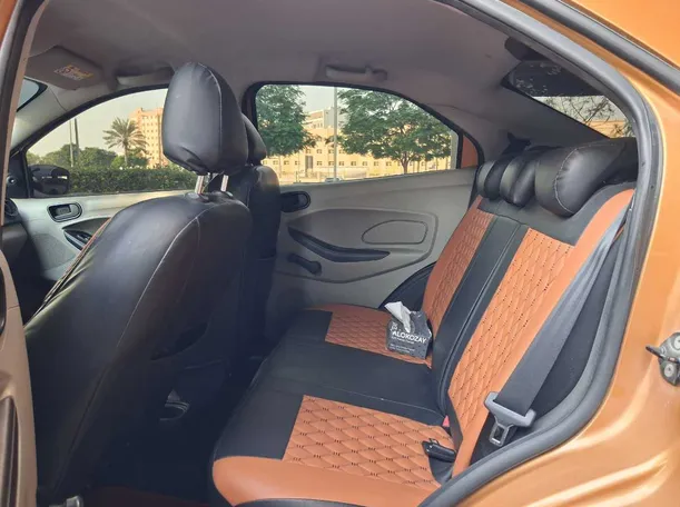 Car image 13