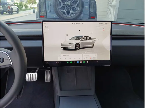 Car image 16