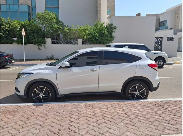 Car image 8