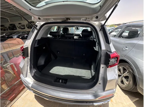 Car image 17