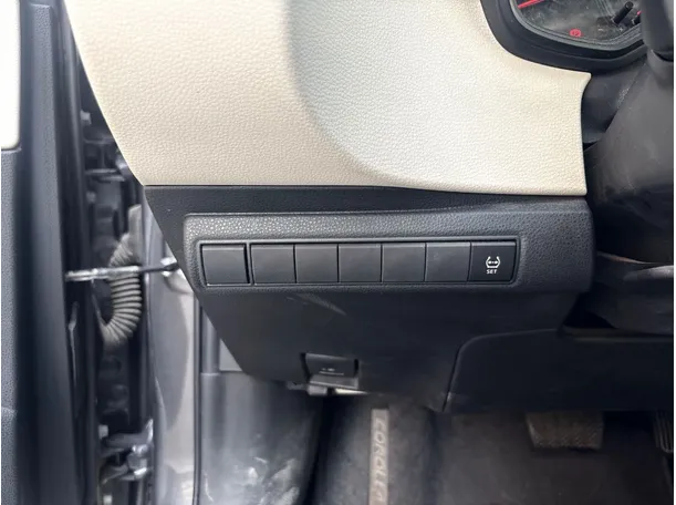 Car image 27