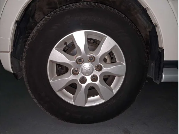 Car image 9