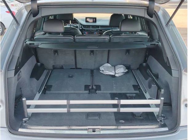 Car image 30