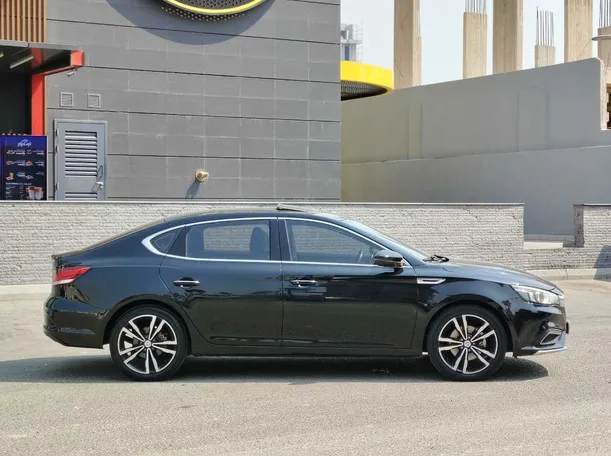 Car image 4