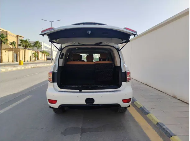 Car image 26