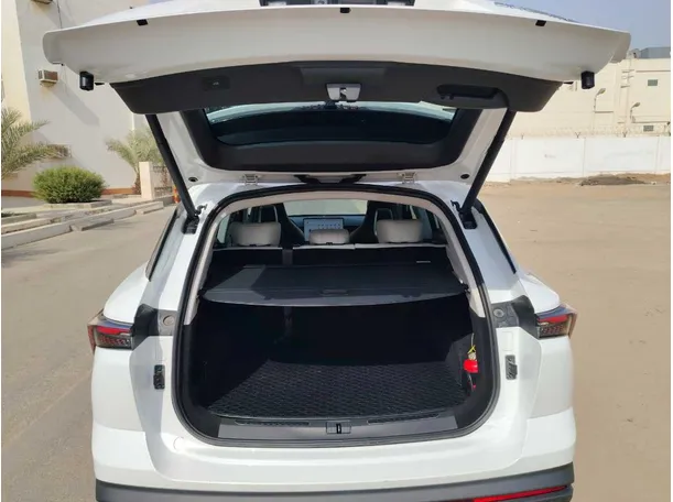 Car image 23