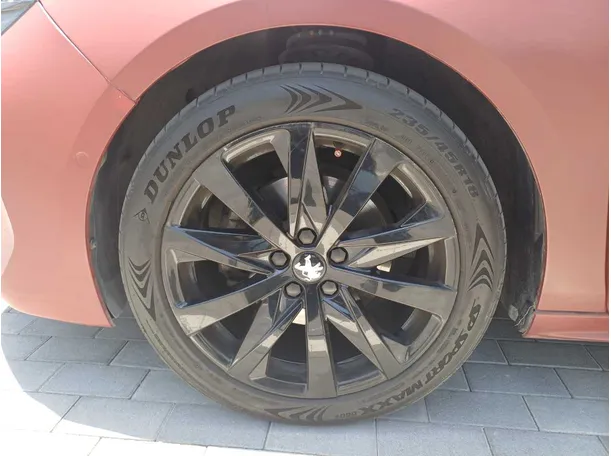Car image 11