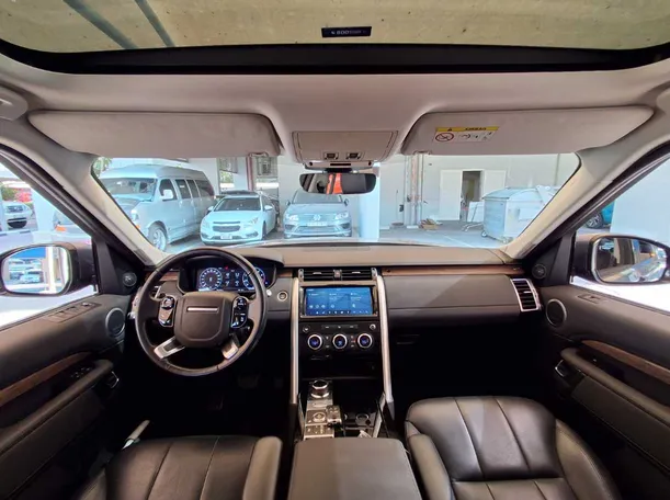 Car image 14
