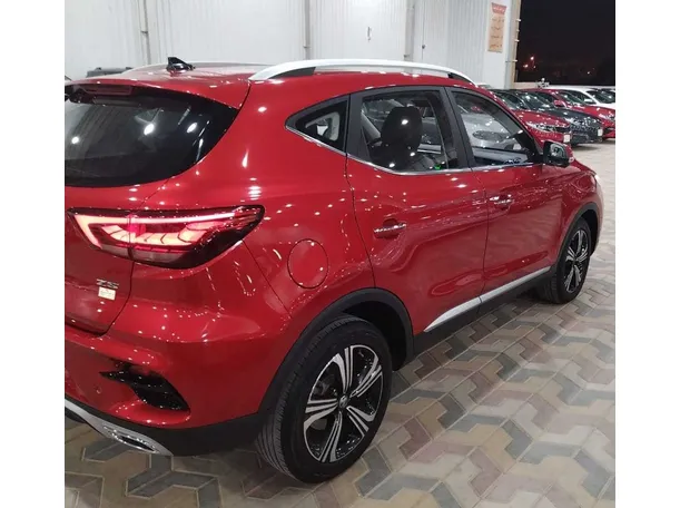 Car image 4