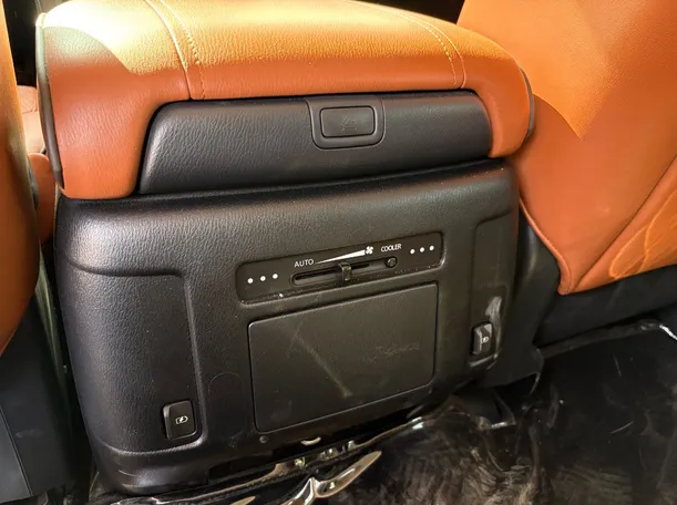 Car image 34