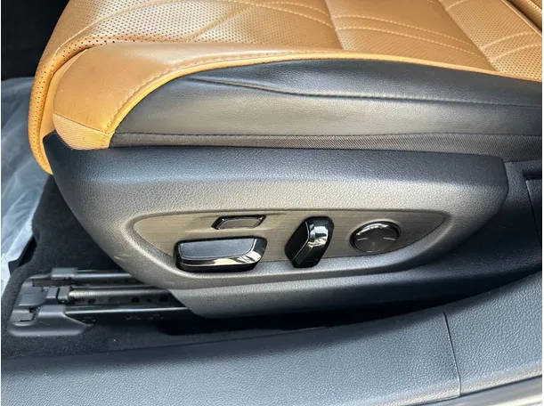Car image 29