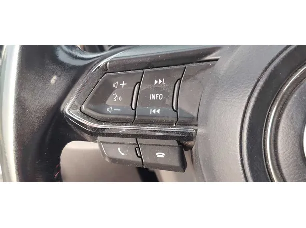 Car image 26