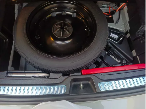 Car image 33