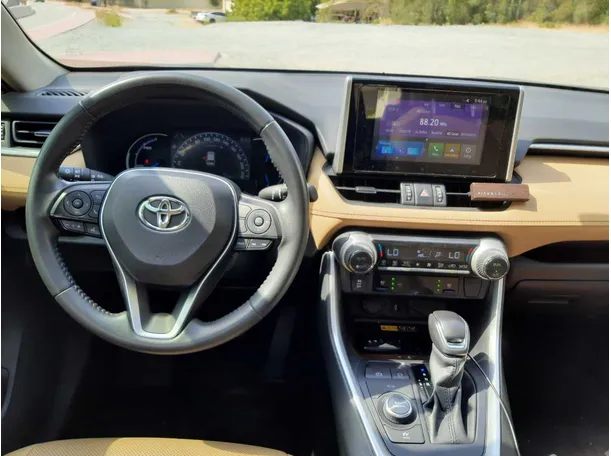 Car image 16