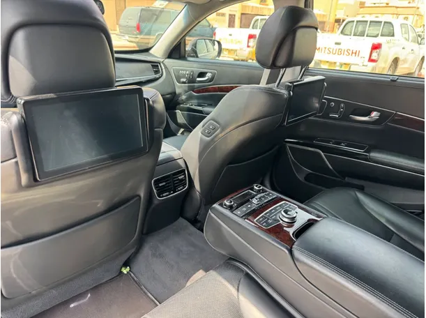 Car image 15