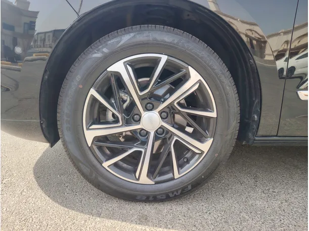Car image 9
