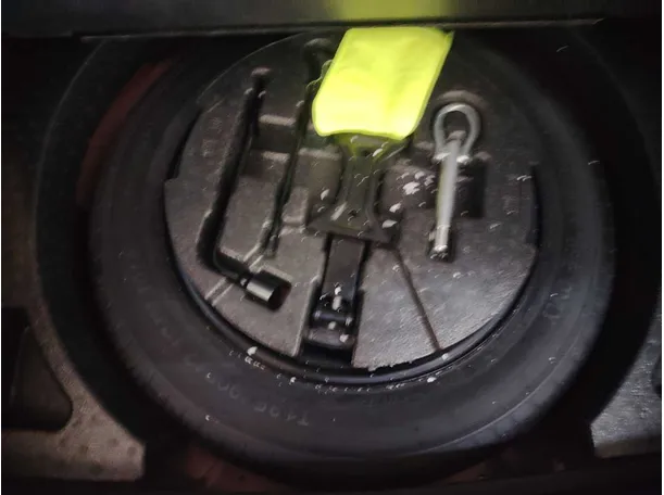 Car image 33