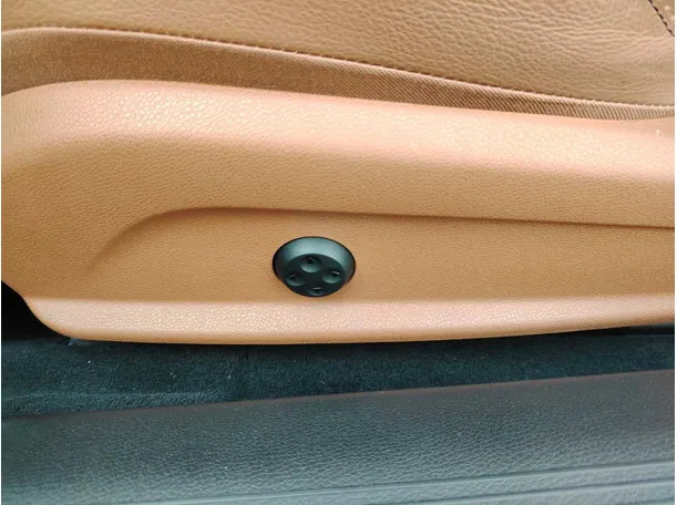 Car image 33