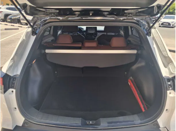 Car image 18