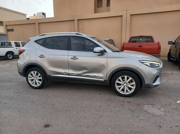 Car image 4