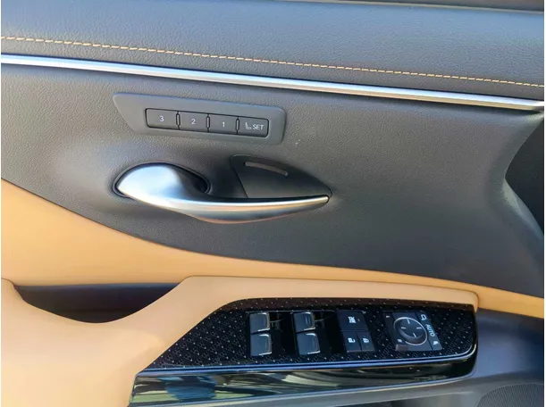 Car image 34