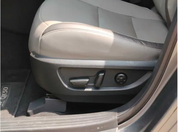 Car image 32