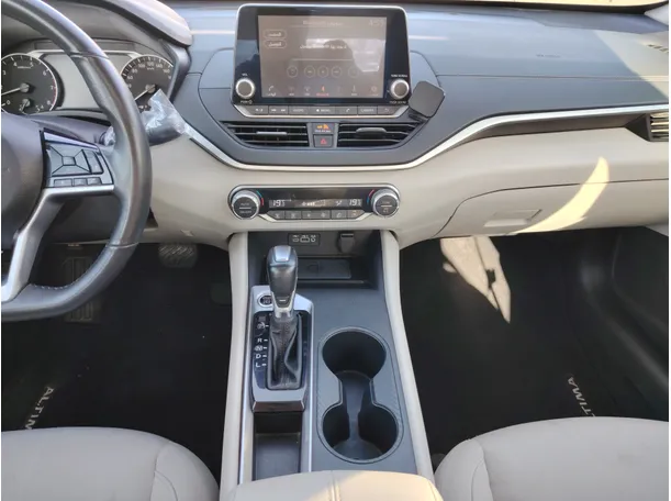 Car image 27