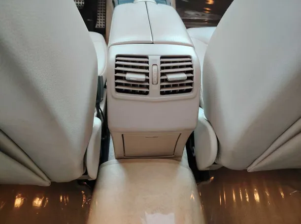 Car image 38