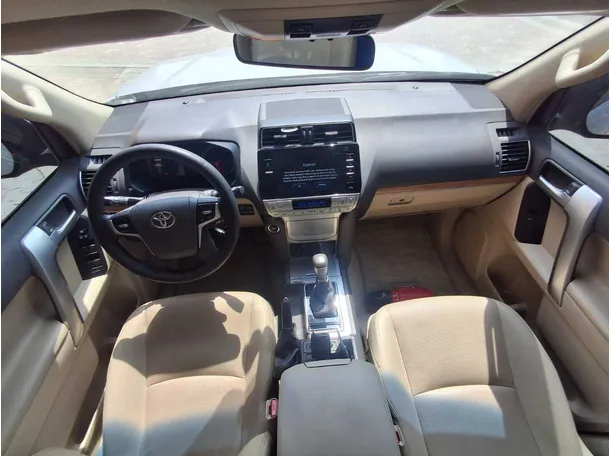 Car image 14