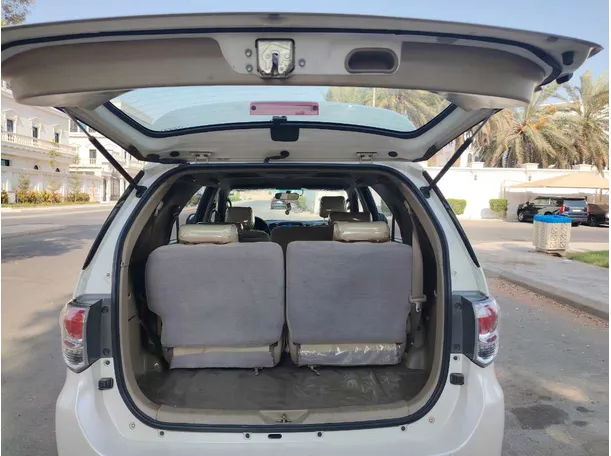 Car image 23