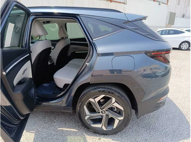 Car image 15