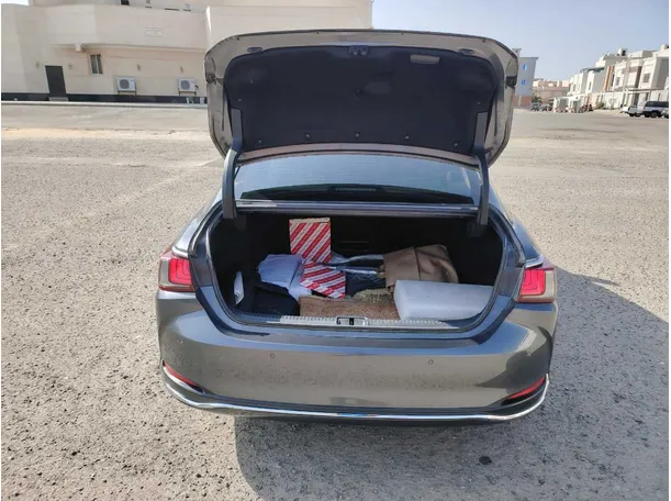 Car image 28