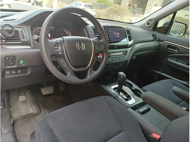 Car image 11