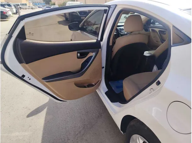 Car image 12
