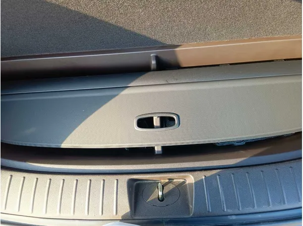 Car image 32