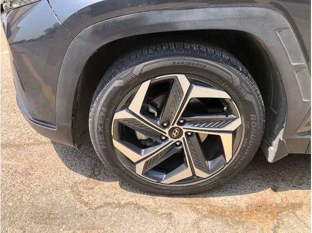 Car image 10