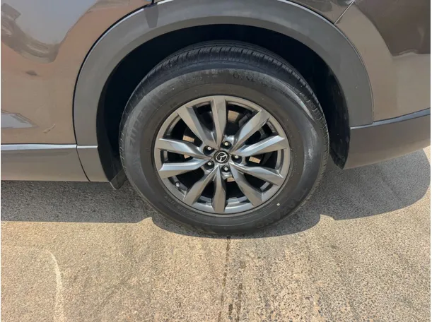 Car image 9