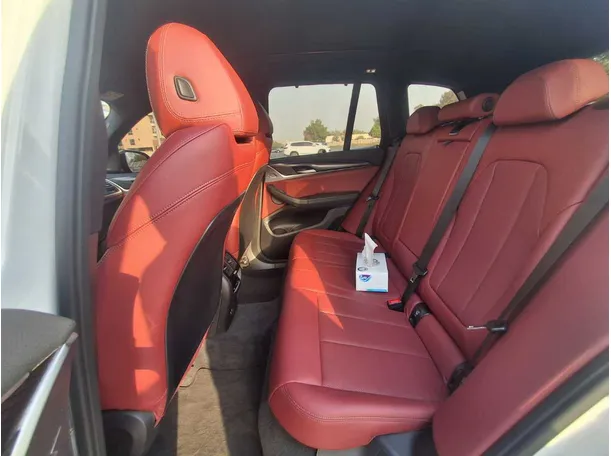 Car image 13