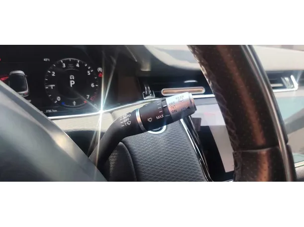 Car image 32