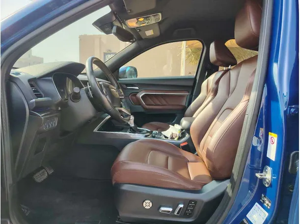Car image 13