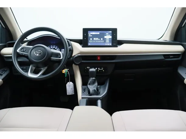 Car image 14