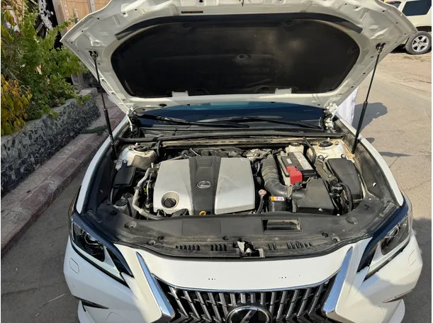 Car image 32