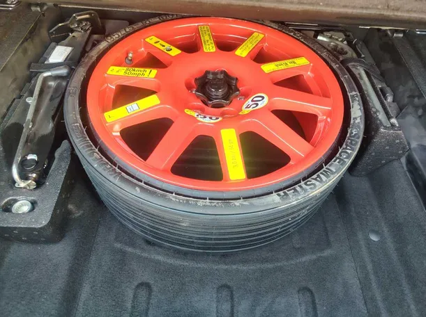 Car image 28