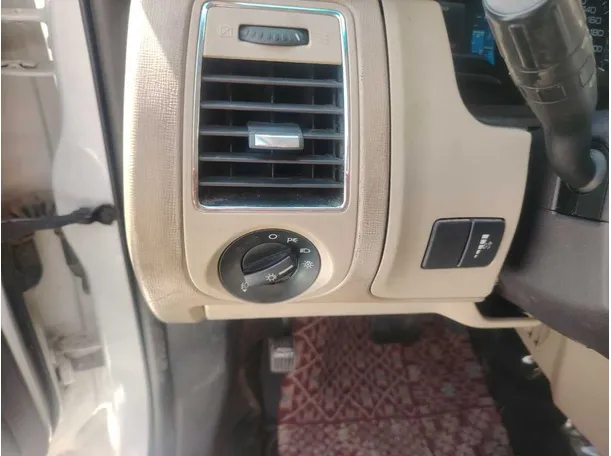 Car image 40