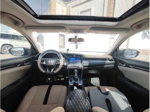 Car image 18