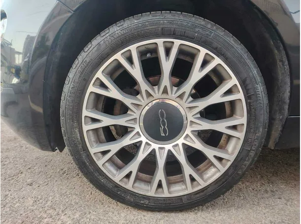 Car image 10