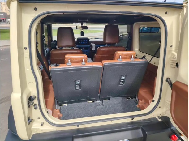 Car image 23