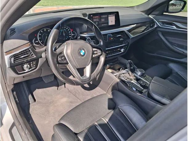 Car image 16