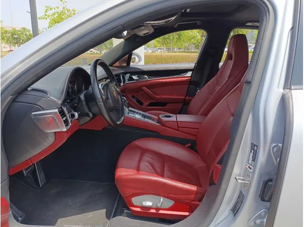 Car image 12
