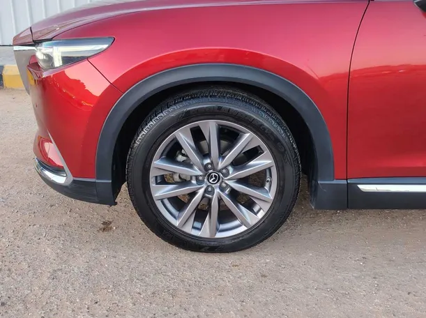 Car image 9